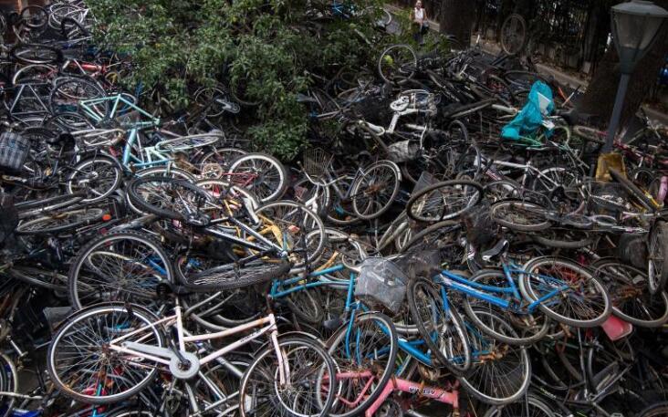 高校堆积僵尸单车 废弃自行车回收值钱吗?_股