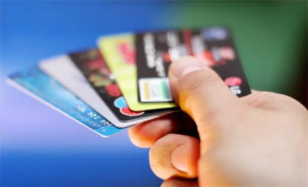 如何选择适合自己的银行卡 了解不同类型的银行卡和其对应的优缺点